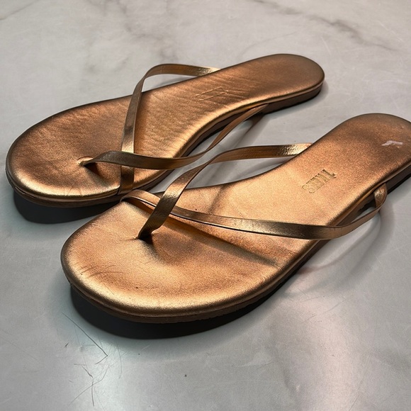 TKEES | Shoes | Tkees Riley Flip Flop In Beach Pearl Rose Gold | Poshmark